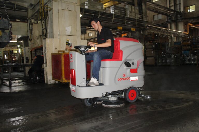 نظافت انبار کارخانه سیمان