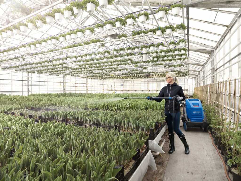 در چه شرایطی استفاده از واترجت فشار پایین توصیه میشود؟ استفاده از واترجت صنعتی در گلخانه و محیط کشاورزی