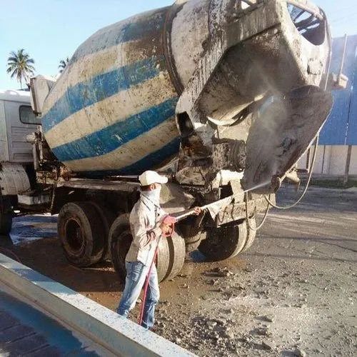 راهنمای کامل شستشوی بتونیر با دستگاه واترجت صنعتی concrete-high-pressure-washerنظافت میکسر با واترجت صنعتی-500x500
