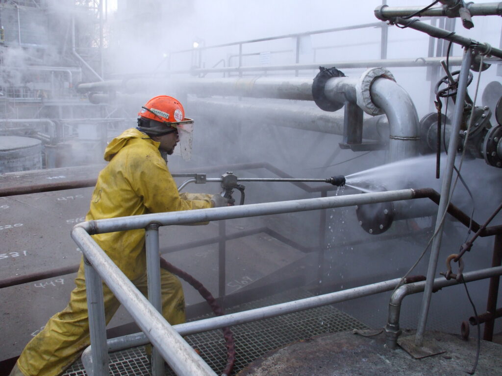 روش تنظیم زاویه پاشش در دستگاه واترجت صنعتی چگونه است؟ تنظیم نازل و پاشش آب در واترجت صنعتی