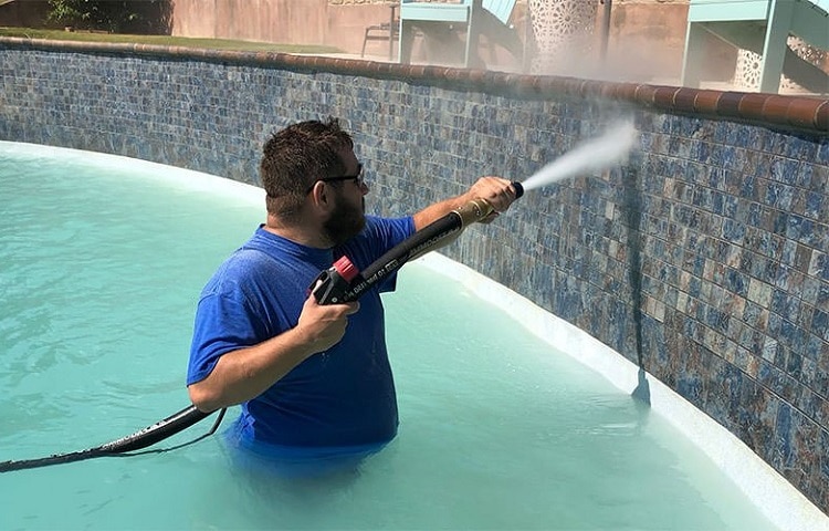 نظافت استخر با جت واش صنعتی