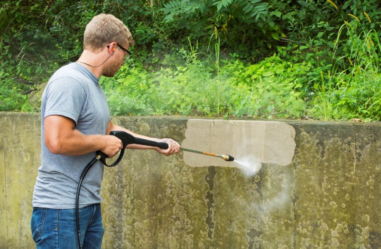 نظافت در فصل پاییز با واترجت -Rotating-Nozzle-on-Wall
