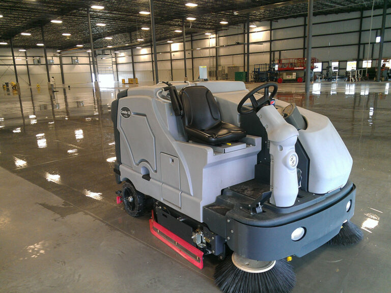 Warehouse-Cleaning-نگهداری پیشگیرانه